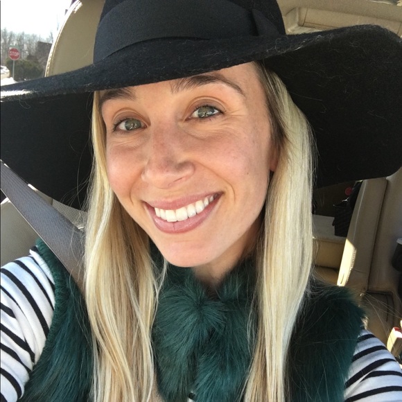 Meet your Posher, Alex - Picture 1 of 1